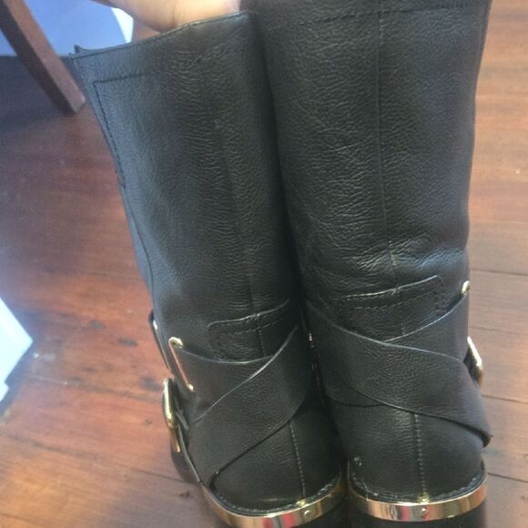 Elegant Black Leather Moto Boots - Picture 6 of 8